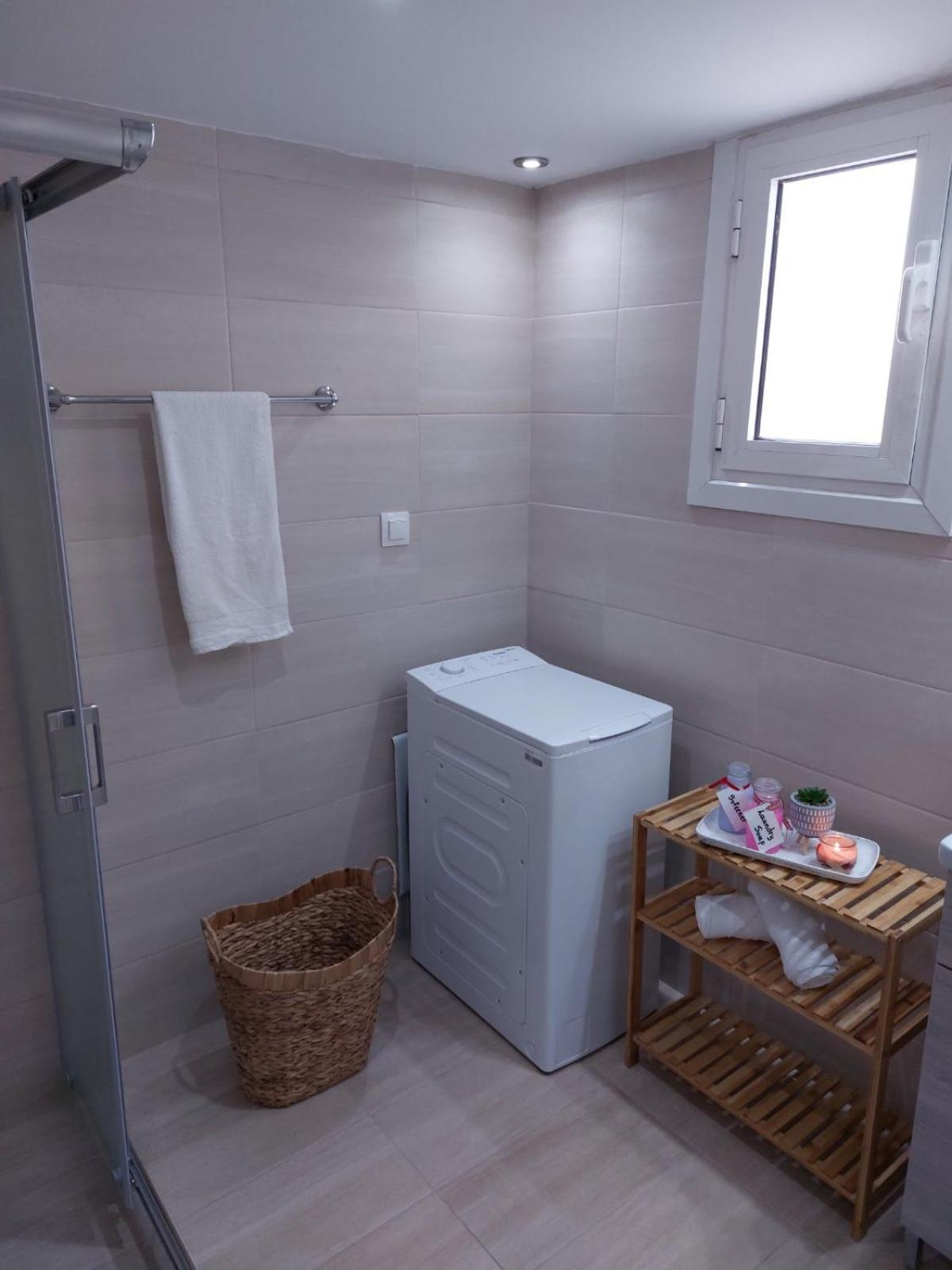Square Apartment *